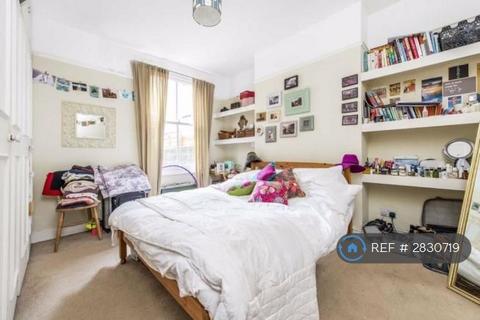 3 bedroom flat to rent, Trouville Road, London, SW4