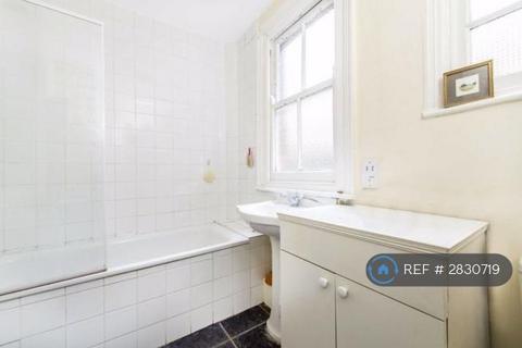 3 bedroom flat to rent, Trouville Road, London, SW4