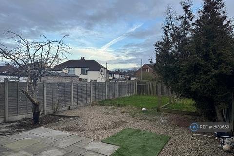 3 bedroom semi-detached house to rent, Bradford Road, Pudsey, LS28