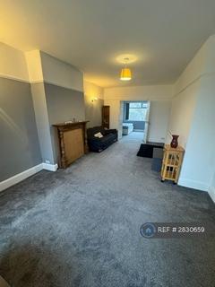 3 bedroom semi-detached house to rent, Bradford Road, Pudsey, LS28