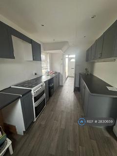 3 bedroom semi-detached house to rent, Bradford Road, Pudsey, LS28