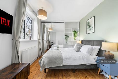 undefined, Central Road, Morden, SM4