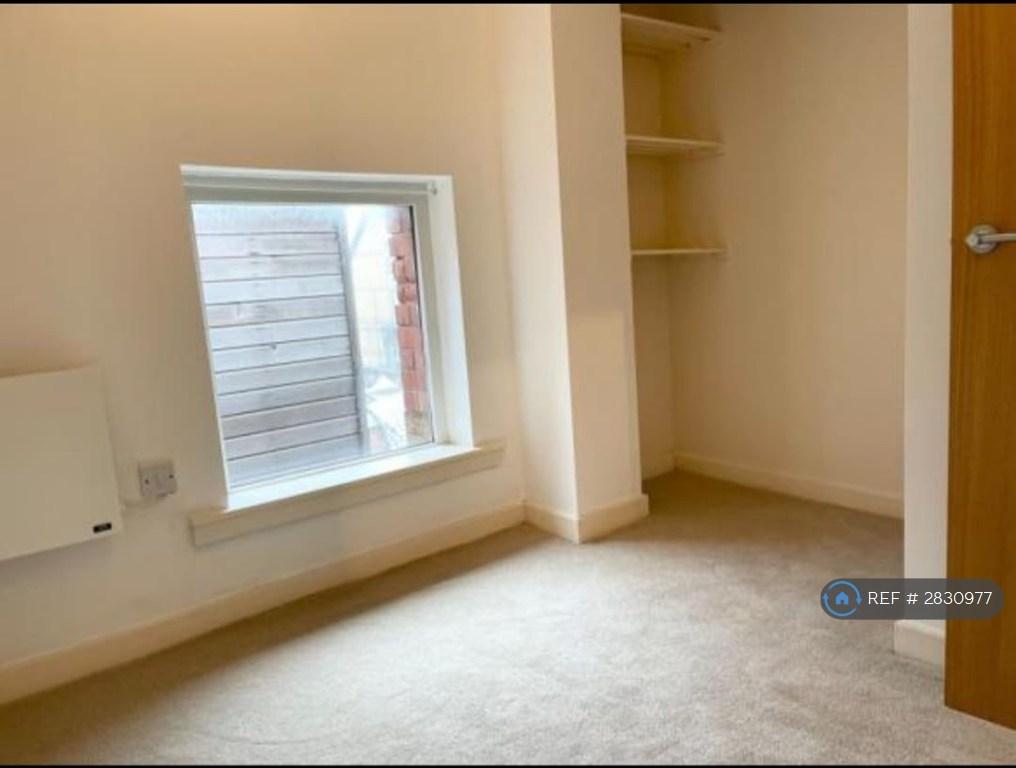 Bedroom 2/Office Space