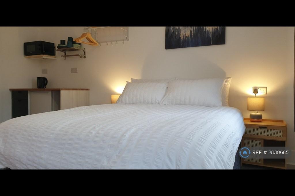Double Bedroom (Spacious &amp; Comfortable)