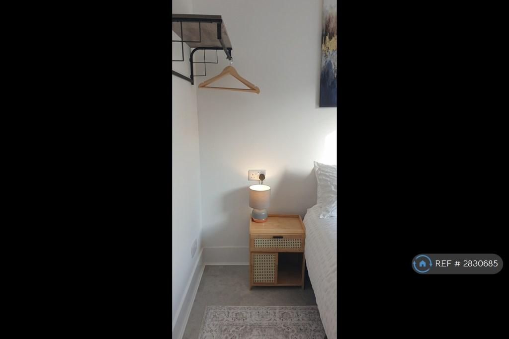 Bedroom Detail (Bedside &amp; Lighting)
