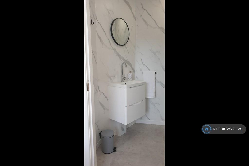 Ensuite Shower Room (High Specification)