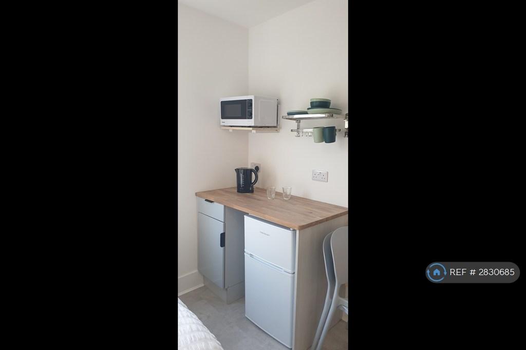 Kitchenette Area (In-Room Convenience)