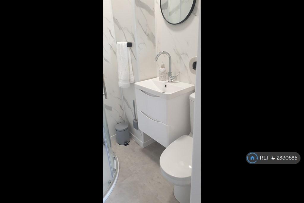 Additional Bathroom (Shared Clean Space)