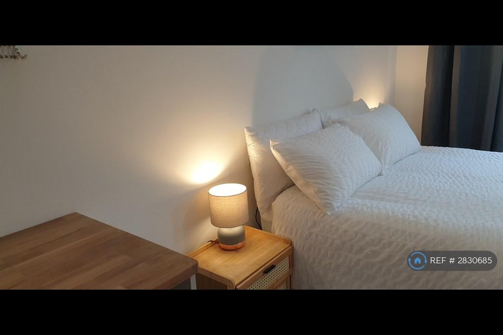 Bedroom Detail (Warm Lighting)