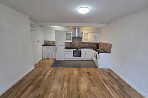 2 bedroom flat to rent, Flat A 25 Whiteley Road, London SE19