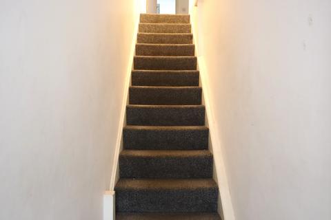 4 bedroom flat to rent, Rosebery Street, Leicester LE5