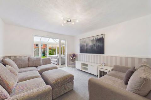 2 bedroom terraced house for sale, Larch Close, Aylesbury HP20