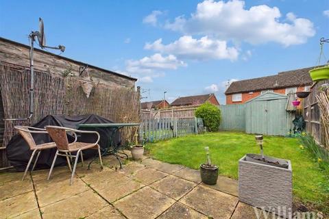 2 bedroom terraced house for sale, Larch Close, Aylesbury HP20
