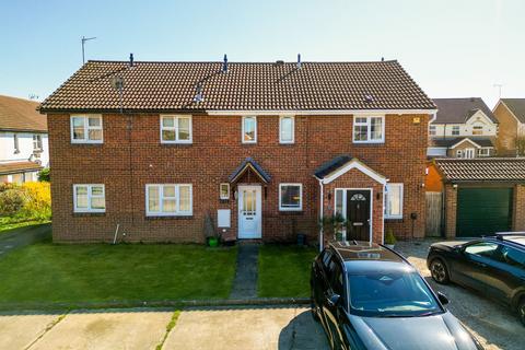 2 bedroom terraced house for sale, Larch Close, Aylesbury HP20