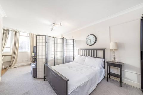 Studio to rent, Haverstock Hill, Belsize Park, London, NW3