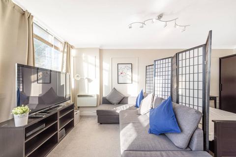 Studio to rent, Haverstock Hill, Belsize Park, London, NW3