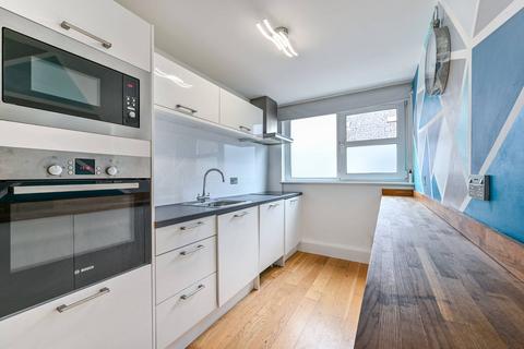 1 bedroom flat for sale, Lockhart Close, Islington, London, N7