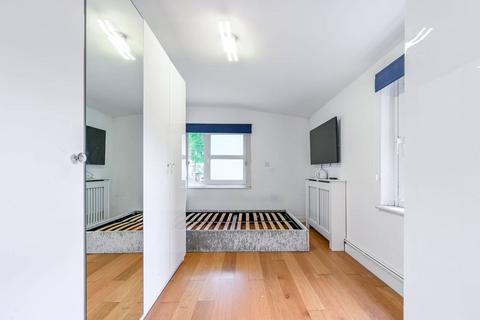 1 bedroom flat for sale, Lockhart Close, Islington, London, N7