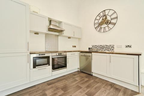 2 bedroom apartment for sale, The Green, Bingley BD16