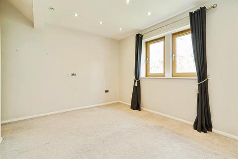 2 bedroom apartment for sale, The Green, Bingley BD16
