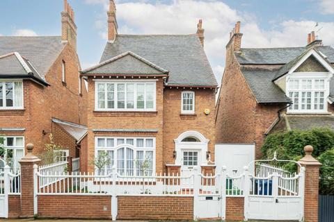 undefined, Queen Annes Gardens, London W4