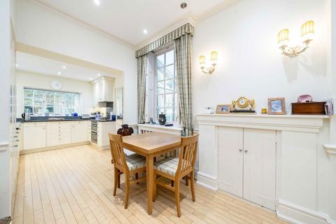 undefined, Queen Annes Gardens, London W4