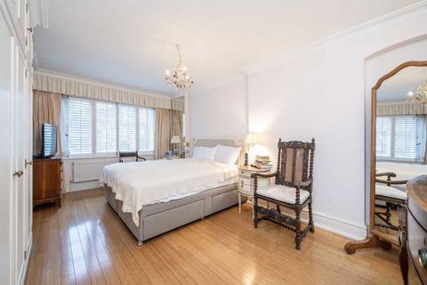 undefined, Queen Annes Gardens, London W4