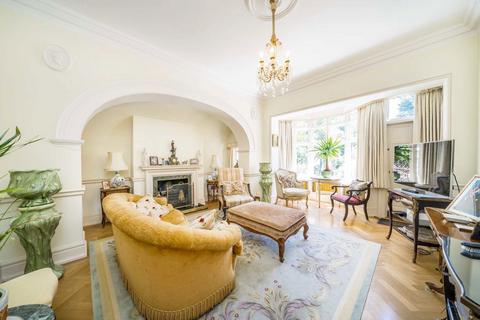 undefined, Queen Annes Gardens, London W4
