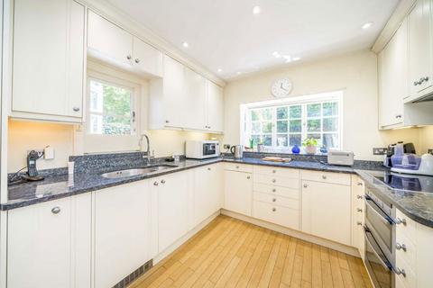 undefined, Queen Annes Gardens, London W4