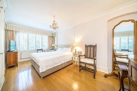 undefined, Queen Annes Gardens, London W4