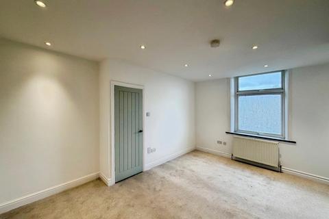 4 bedroom terraced house to rent, Ovenden Road Terrace, West Yorkshire HX3