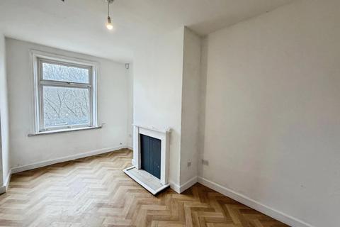 4 bedroom terraced house to rent, Ovenden Road Terrace, West Yorkshire HX3