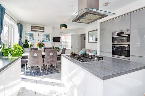 5 bedroom detached house for sale, Sandpiper Drive, Stafford