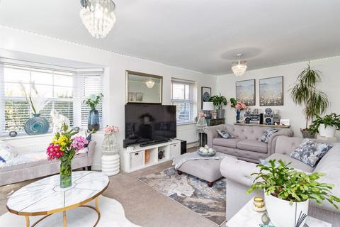 5 bedroom detached house for sale, Sandpiper Drive, Stafford