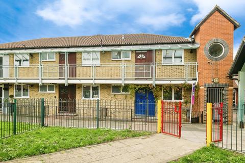 Tiptree Crescent, Clayhall, Essex, IG5
