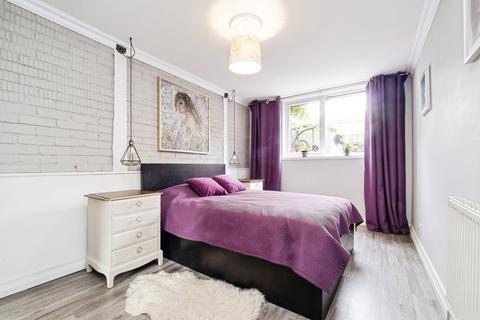 1 bedroom flat for sale, Tiptree Crescent, Clayhall, Essex, IG5