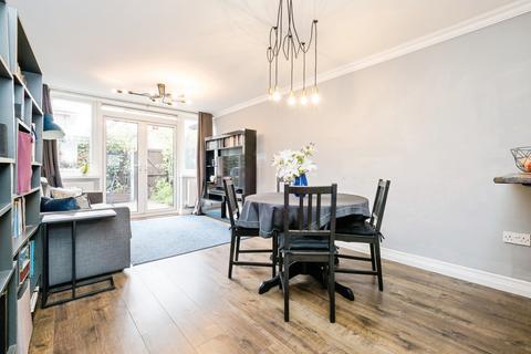 1 bedroom flat for sale, Tiptree Crescent, Clayhall, Essex, IG5