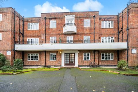 2 bedroom flat to rent, Church Street, Walton-on-thames, KT12