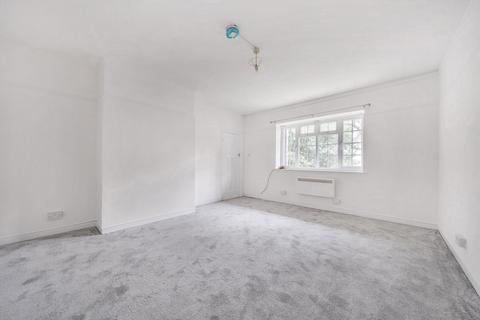 2 bedroom flat to rent, Church Street, Walton-on-thames, KT12