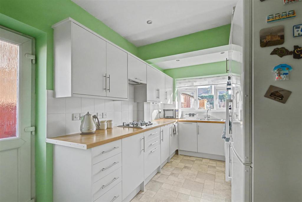 Kitchen 1.jpeg