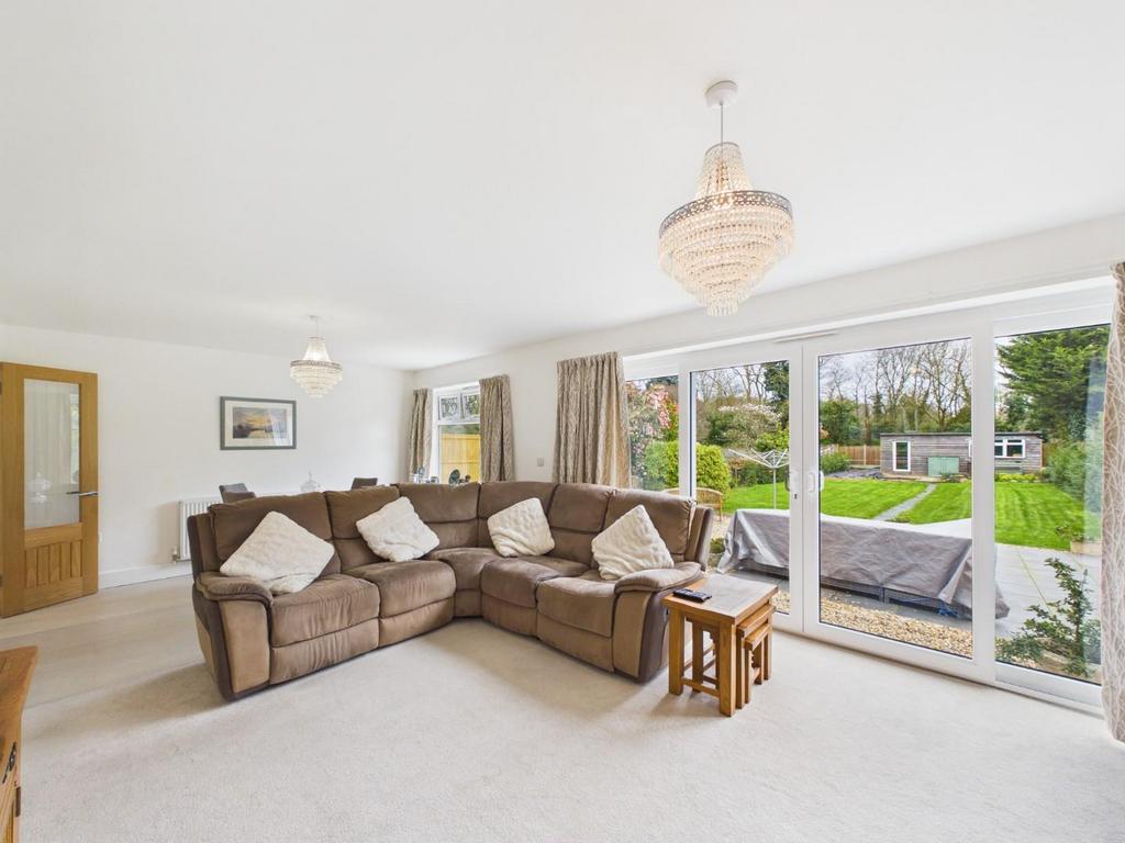 CAM05010 G0-PR0039-STILL018.jpg