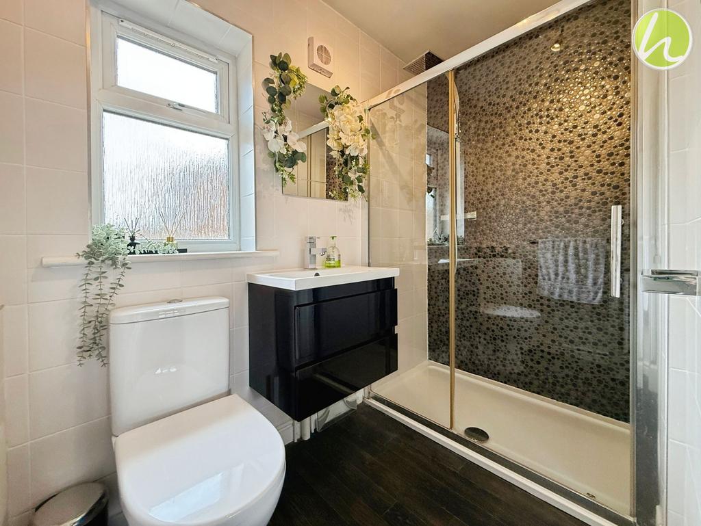 Ground Floor En-suite Shower Room