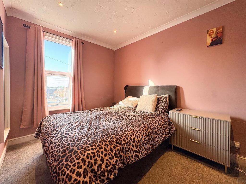Bedroom2-1-5.jpg
