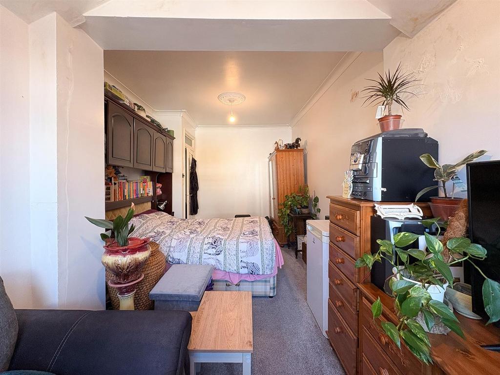 Bedroom1-1.jpg