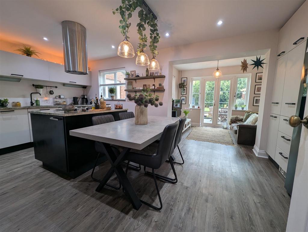 Kitchen/Dining Room