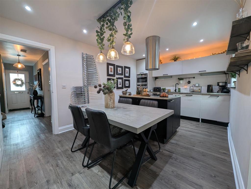 Kitchen/Dining Room