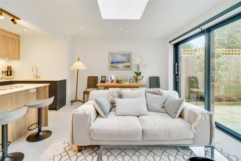 2 bedroom apartment for sale, Marjorie Grove, SW11