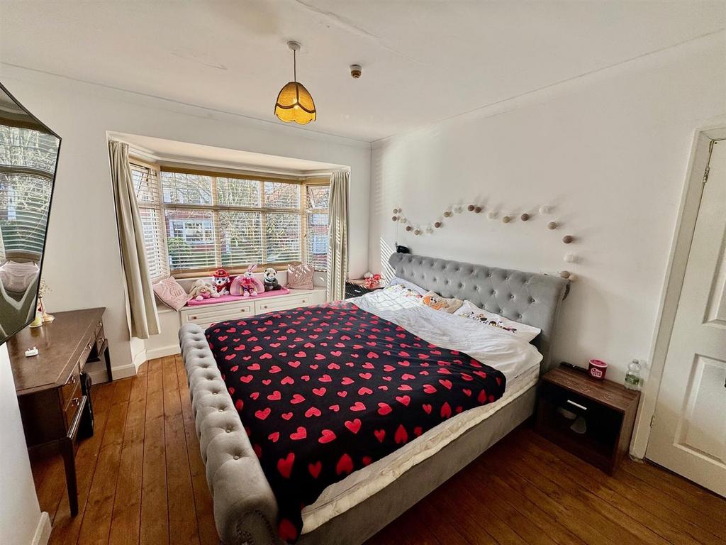 Bedroom 1 2.jpg