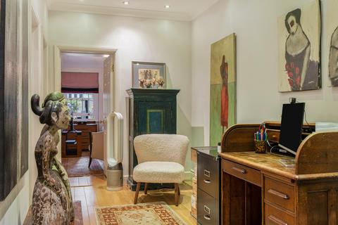 2 bedroom flat for sale, Russell Road, London, W14