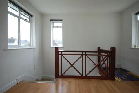 2 bedroom flat to rent, Ruislip Court, Ruislip HA4